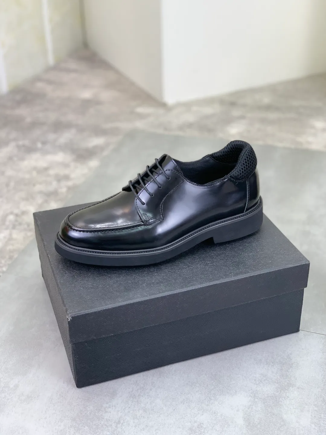 Men's shoes 💰P480 new style 💰 💎💎💎 water-dyed cow lining original order quality PRADA —🆘.Prada original purchase agent, high-end business leather shoes, fabric: imported from Italy cowhide material ➕ water-dyed cow lining/cowhide lining ➕ special original outsole, fine workmanship, real thing ^_^ Photographed 🎬size: 39-44